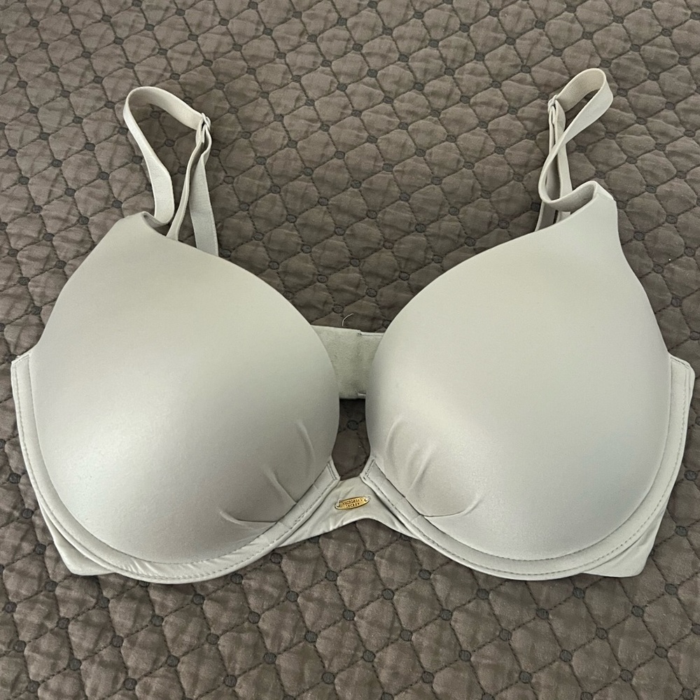 Victoria's Secret -Fabulous Bra -Light Gray